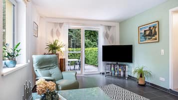 Fernseher, Kamin, Stereoanlage