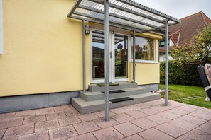 Exterior detail - Apartment 'Prerow Am Deich - Fewo 3' with Private Terrace, Private Garden and Wi-Fi (Prerow)
