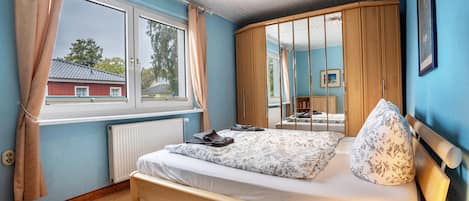 2 Schlafzimmer, BĂŒgeleisen/BĂŒgelbrett, kostenloses WLAN, BettwĂ€sche