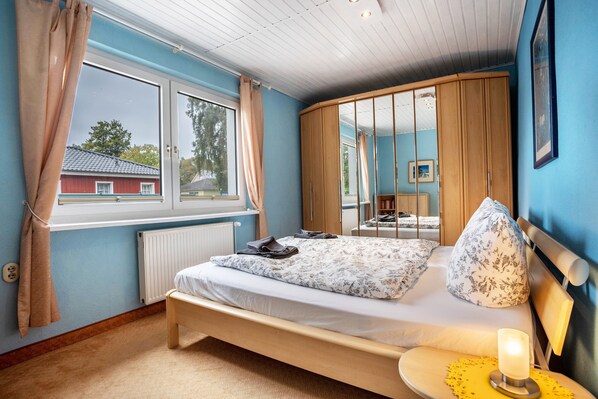 2 bedrooms, iron/ironing board, free WiFi, bed sheets