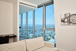 Cribs/infant beds - Hilton Surfers Paradise Residences (Surfers Paradise)
