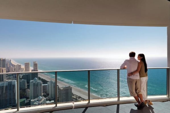 Cribs/infant beds - Hilton Surfers Paradise Hotel & Residences (Gold Coast)