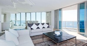 Cots/infant beds - Hilton Surfers Paradise Hotel & Residences (Gold Coast)