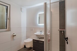 Dusch, hårtork och handdukar