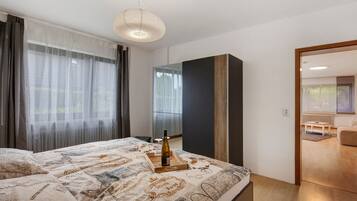 1 bedroom, free WiFi, bed sheets