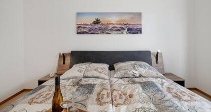 Ferienwohnung Klosterberg mit privater Terrasse, privatem Garten und Wi-Fi
