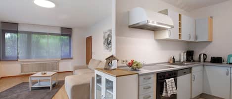 Kühlschrank, Ofen, Herdplatte, Geschirrspüler