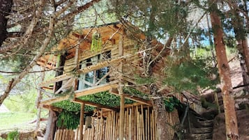 Honeymoon Tree House | Terrace/patio