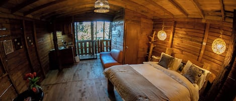 Superior Tree House | Pillowtop beds, free WiFi