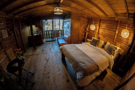 Superior Tree House | Pillowtop beds, free WiFi