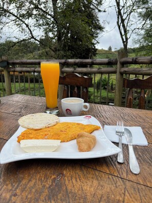 Free daily continental breakfast