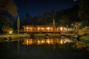 Façade de l’hébergement  – soirée/nuit
