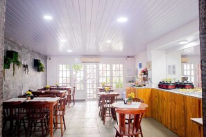 Desayuno buffet incluido todos los días