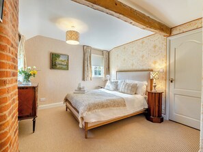 3 bedrooms, free WiFi, bed sheets - Barn House is a lovely characterful barn conversion. (Aubourn)