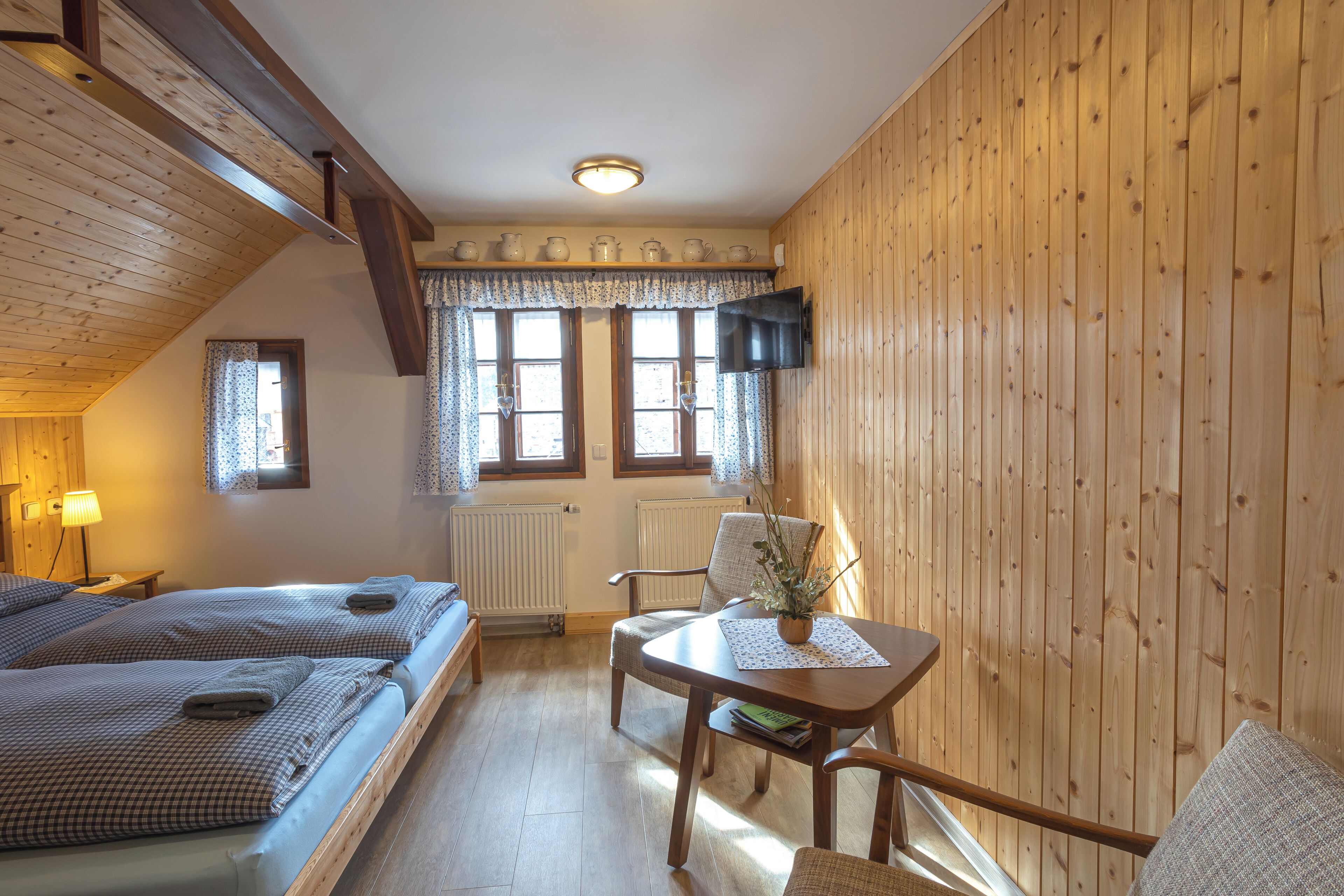 6 bedrooms, travel crib, WiFi, bed sheets