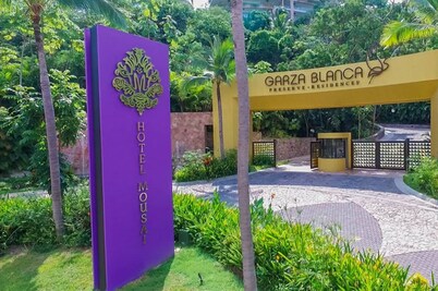 1BD Garza Blanca Oceanview Pool Beach Resort