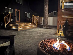 Terrace/patio - Cozy A-Frame in charming Big Bear with Hot Tub (Big Bear)