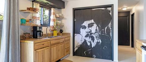 Geladeira, micro-ondas, fogão, cooktop