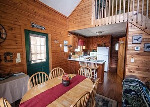 Fridge, microwave, oven, stovetop - Cabin Cove-Pet Friendly (Blairsville)
