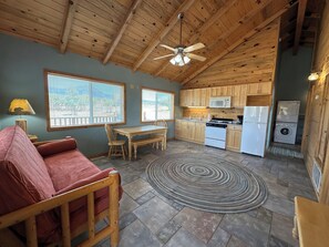 小屋 | 起居区 | 平板电视