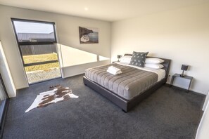3 bedrooms, free WiFi, bed sheets - Stay at 2A McHutcheson (Twizel)