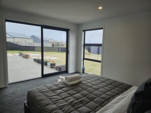 4 bedrooms, free WiFi, bed sheets