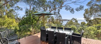 Coastal View - 5-bedroom home in a quiet location with treetop ocean views