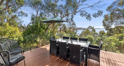 Coastal View - 5-bedroom home in a quiet location with treetop ocean views