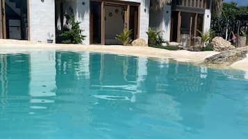 Kolam renang outdoor
