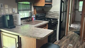 Micro-ondes, four, plaque de cuisson