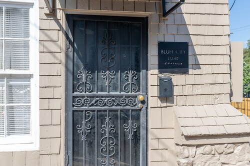 Bluff City Luxe-Cottage: 2 Bed, 1 Bath, Private, Gated, Completely Renovated!