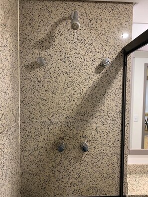 Apartment | Bathroom shower - Get a Flat 602 Jardim Paulista (São Paulo)