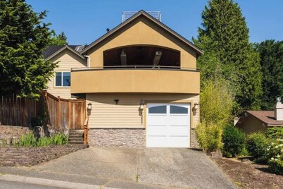 2 Bedroom luxury apartment with full kitchen

