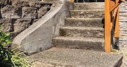 2 Bedroom luxury apartment with full kitchen