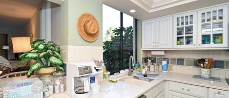 冷蔵庫、電子レンジ、コンロ、食器洗い機