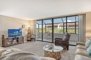 TV - 3-304 in Sarasota, FL (Sarasota)