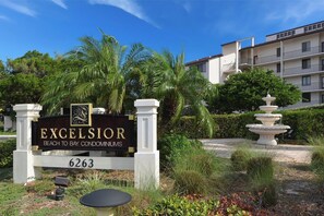 Property grounds - 3-305 in Sarasota, FL (Sarasota)