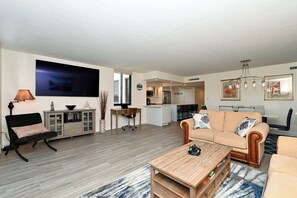 TV - 3-305 in Sarasota, FL (Sarasota)