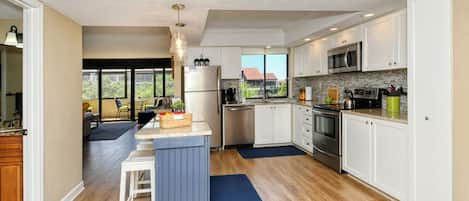 Fridge, microwave, stovetop, dishwasher