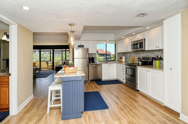 Fridge, microwave, stovetop, dishwasher