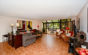 TV, DVD player, impressoras