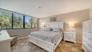 2 makuuhuonetta, silitysrauta/-lauta, ilmainen Wi-Fi, vuodevaatteet