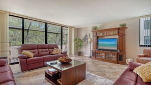 TV - 5-204 in Sarasota, FL (Sarasota)