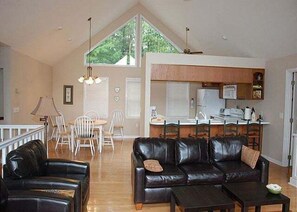 TV, fireplace, video games, books - Sumvue - Hot Tub - 4 bedroom (Blairsville)