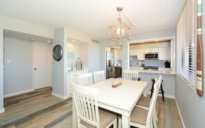 Dining - G-304 Sandy Feet Retreat (Sarasota)