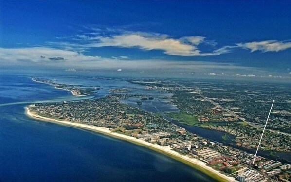 Beach nearby, sun loungers, beach towels - G-304 Sandy Feet Retreat (Sarasota)