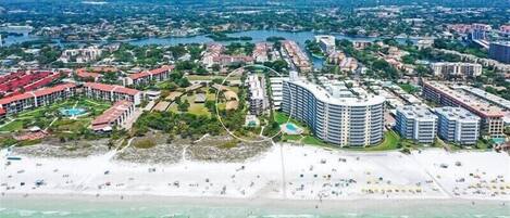 In Strandnähe, Liegestühle, Strandtücher