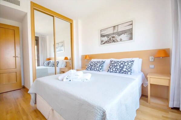 1 bedroom, iron/ironing board, free WiFi, bed sheets - campezo (Madrid)