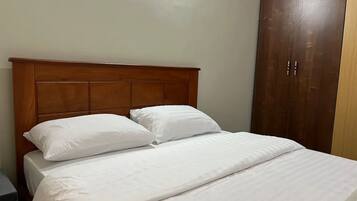 1 habitación, tabla de planchar con plancha, wifi y ropa de cama