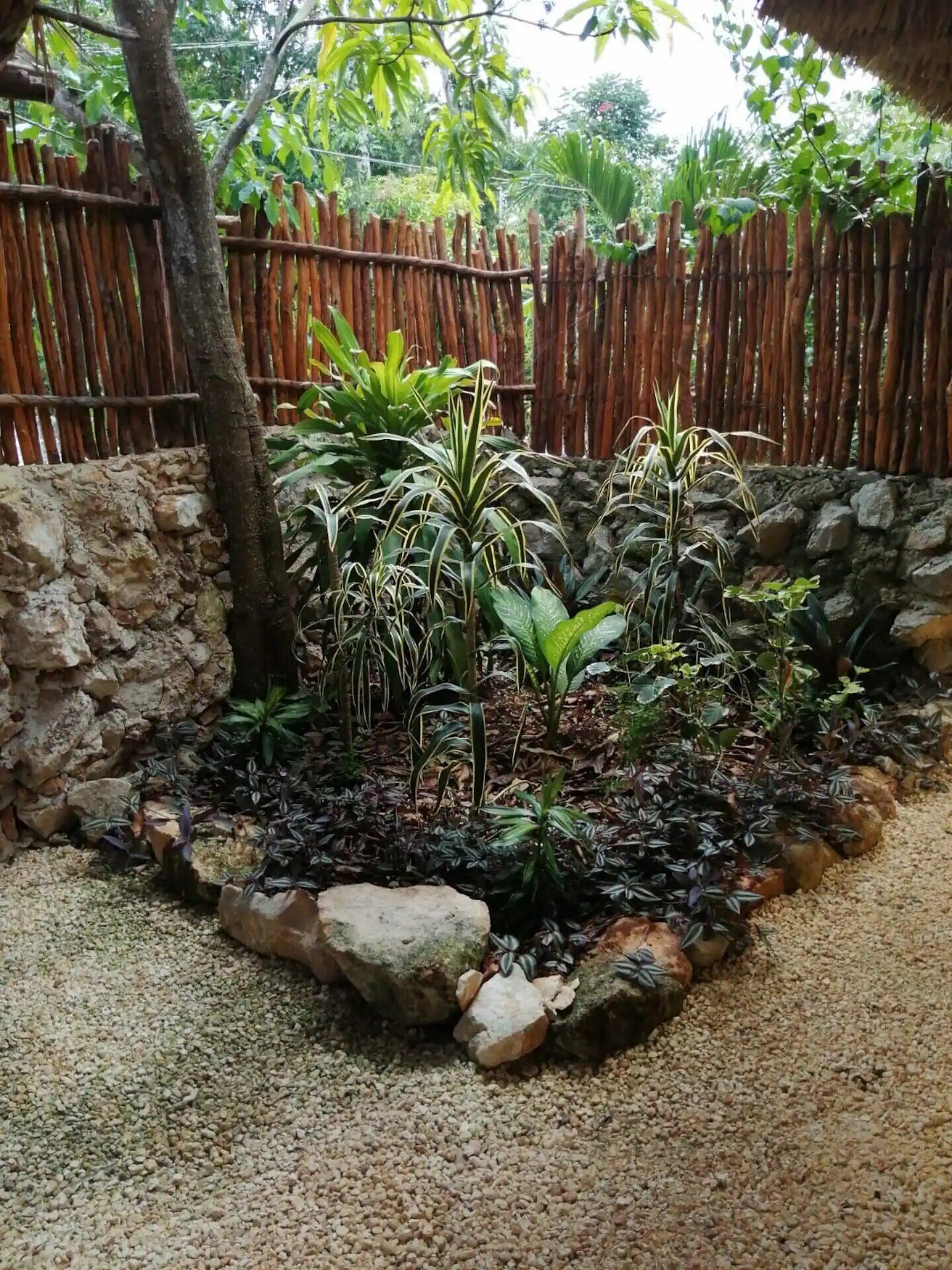 Pintu masuk properti